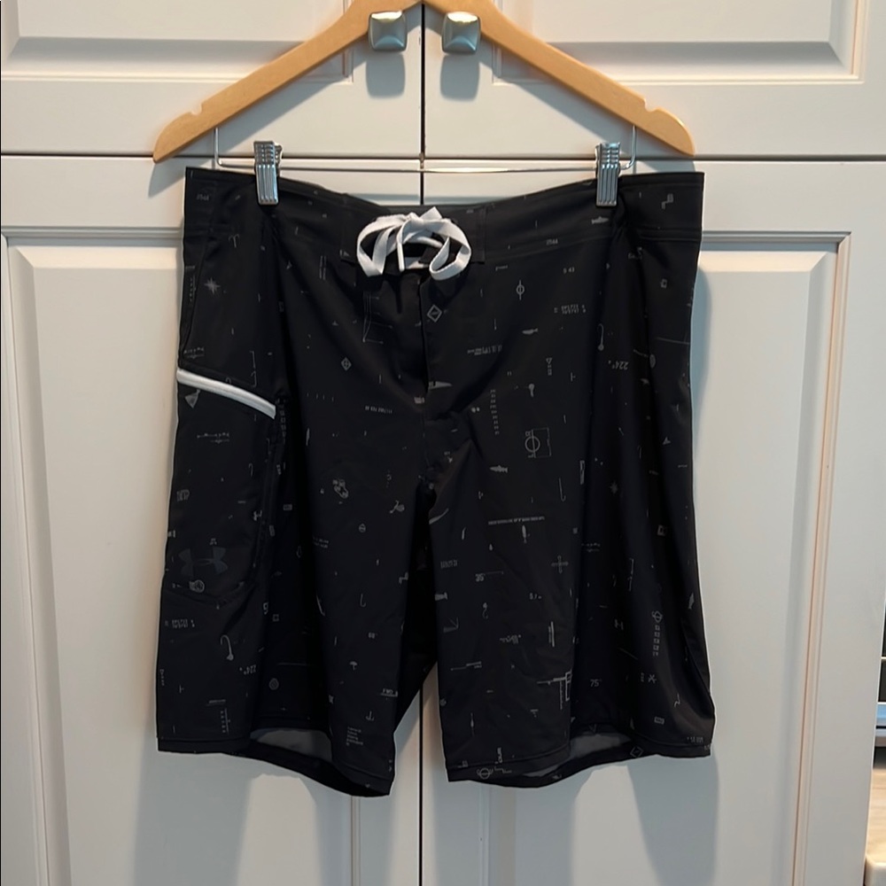Under Armour Men's Black swim/ board shorts. NWOT heat gear.